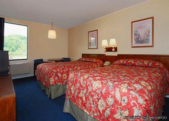 Econo Lodge Morgantown Room photo